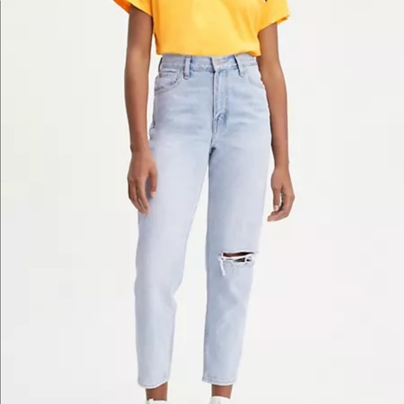 Levi’s Premium Mom Jeans Size 26 Light Wash - Picture 2 of 11